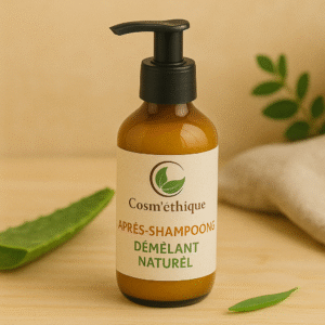 Flacon d’après-shampoing démêlant naturel Cosm’éthique à base de plantes.